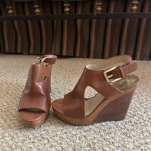 Michael Kors Size 8 Brown Leather & Wooden Wedges - Picture 6 of 6
